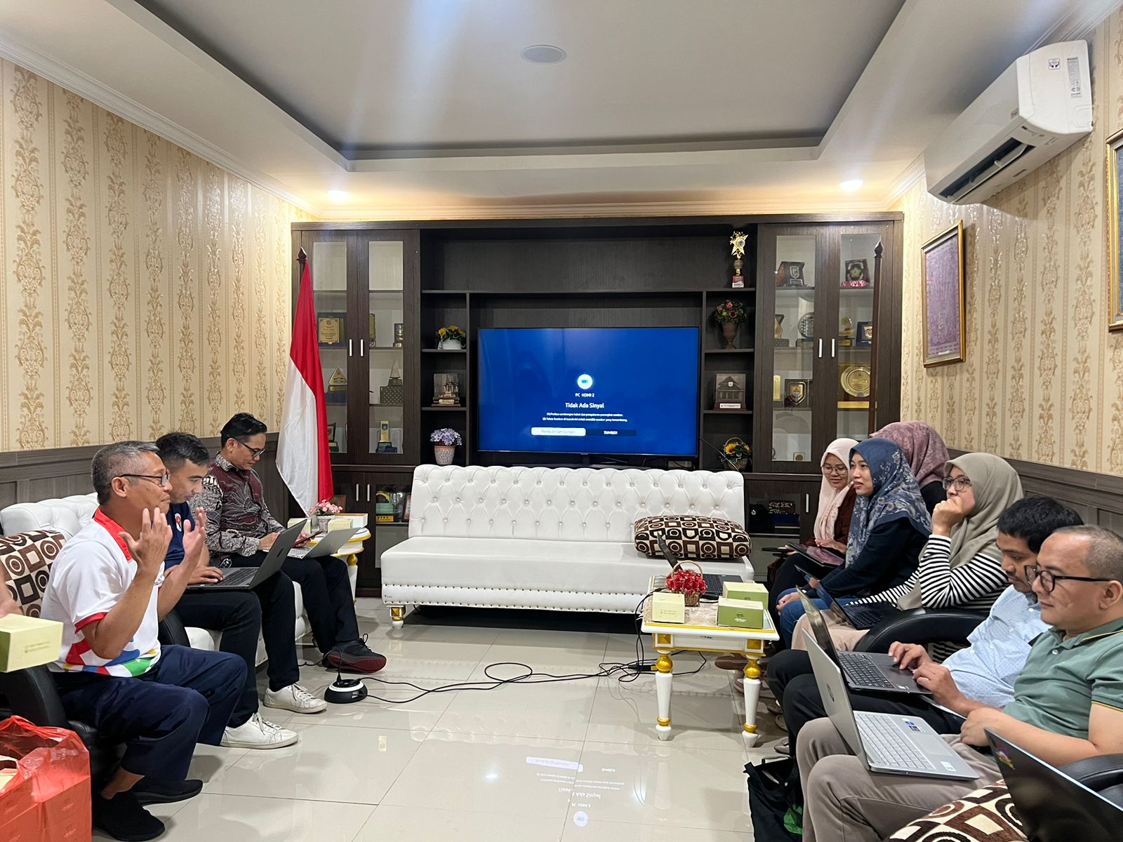 Sekretariat Deputi Bidang Peningkatan Prestasi Olahraga Lakukan Dialog Tim Kerja