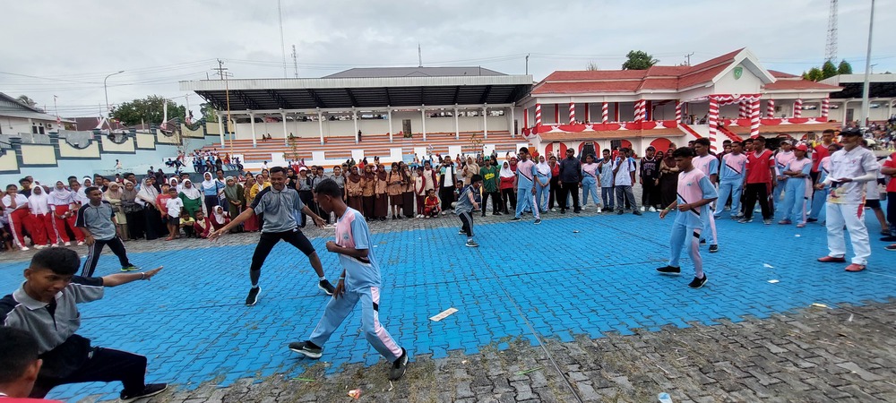 Seribuan Pelajar Kota Tual Bergerak dan Bergembira dalam Festival Olahraga Pendidikan Kemenpora 2024