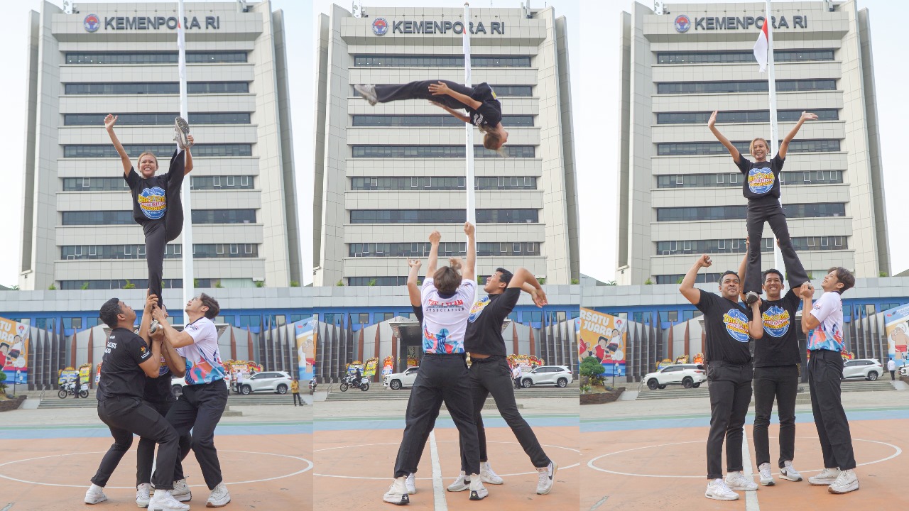 The A Team Cheerleading Indonesia Association (TATINDO) Beraksi di Halaman Kantor Kemenpora RI