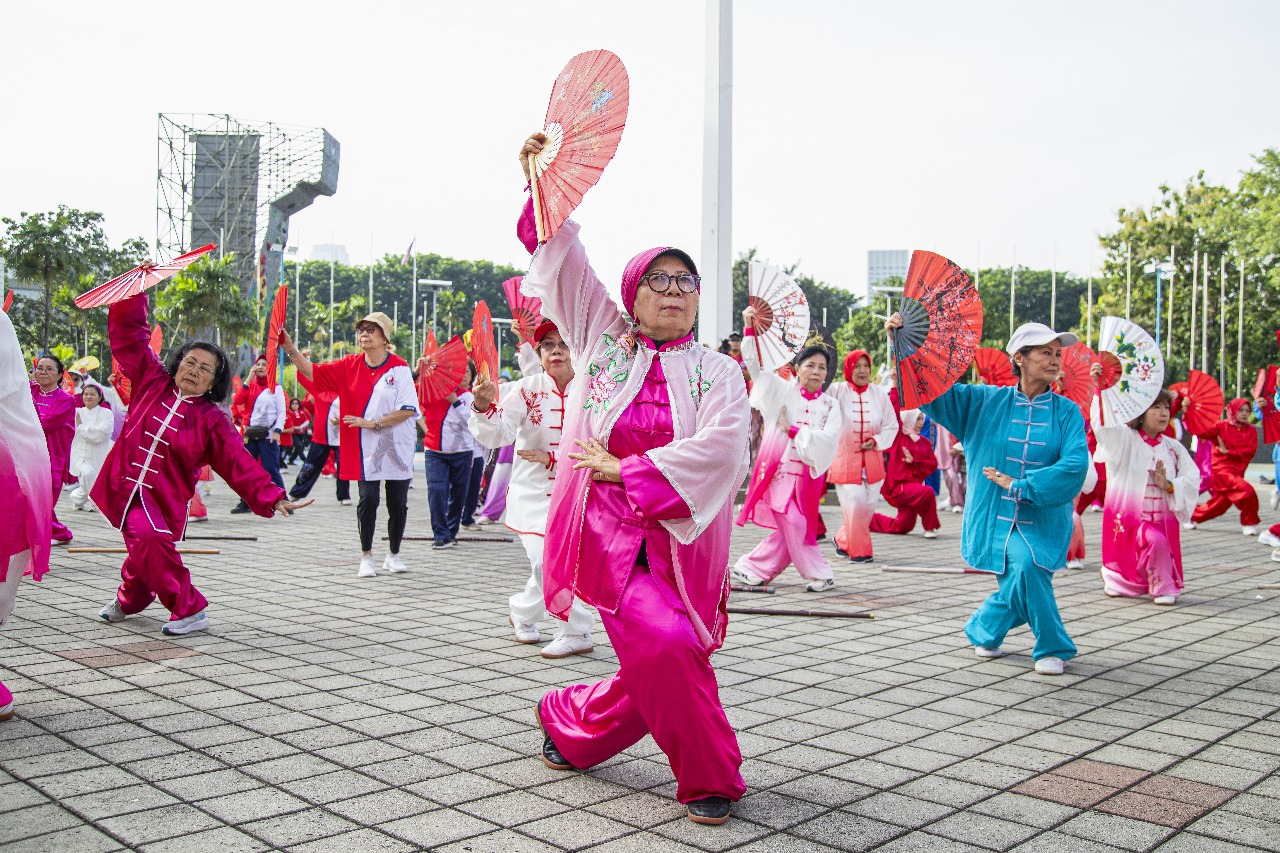 Senam TaiChi bersama Asosiasi Dong Yue Taiji Quan Indonesia pada Jumat Krida Kemenpora